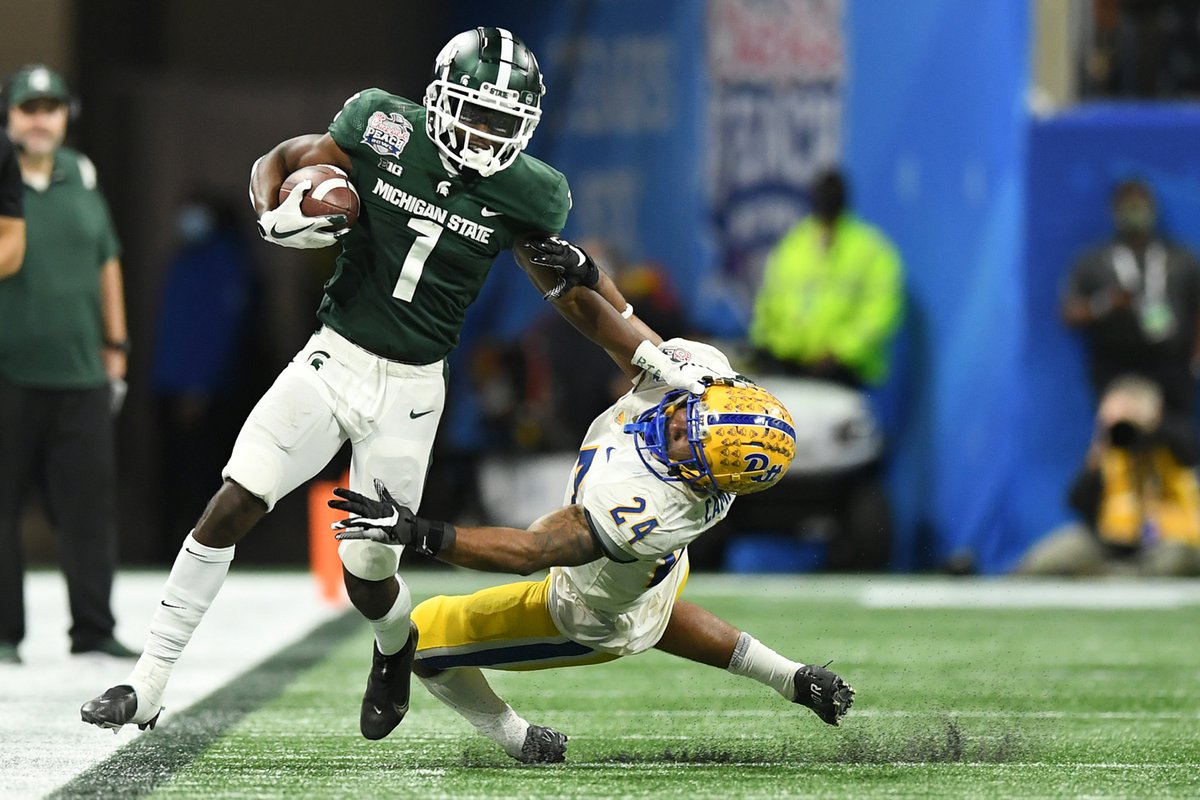 BleacherReport's tweet photo. Michigan State comes back to beat Pitt in the Peach Bowl, 31-21 🍑

Payton Thorne: 354 yds, 3 TDs
Jayden Reed: 80 yds, 2 TDs https://t.co/w8Dr6dI74Z