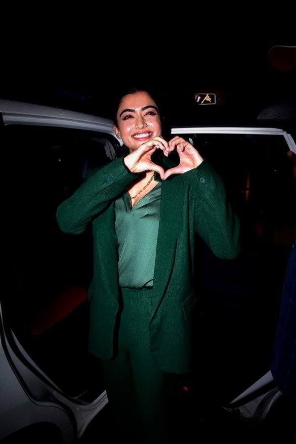 RMFATN's tweet photo. Lovely Heart ❤️ @iamRashmika 

#RashmikaMandanna 
#5GloriousYearsOfRashmika https://t.co/9Q82ADY4ui