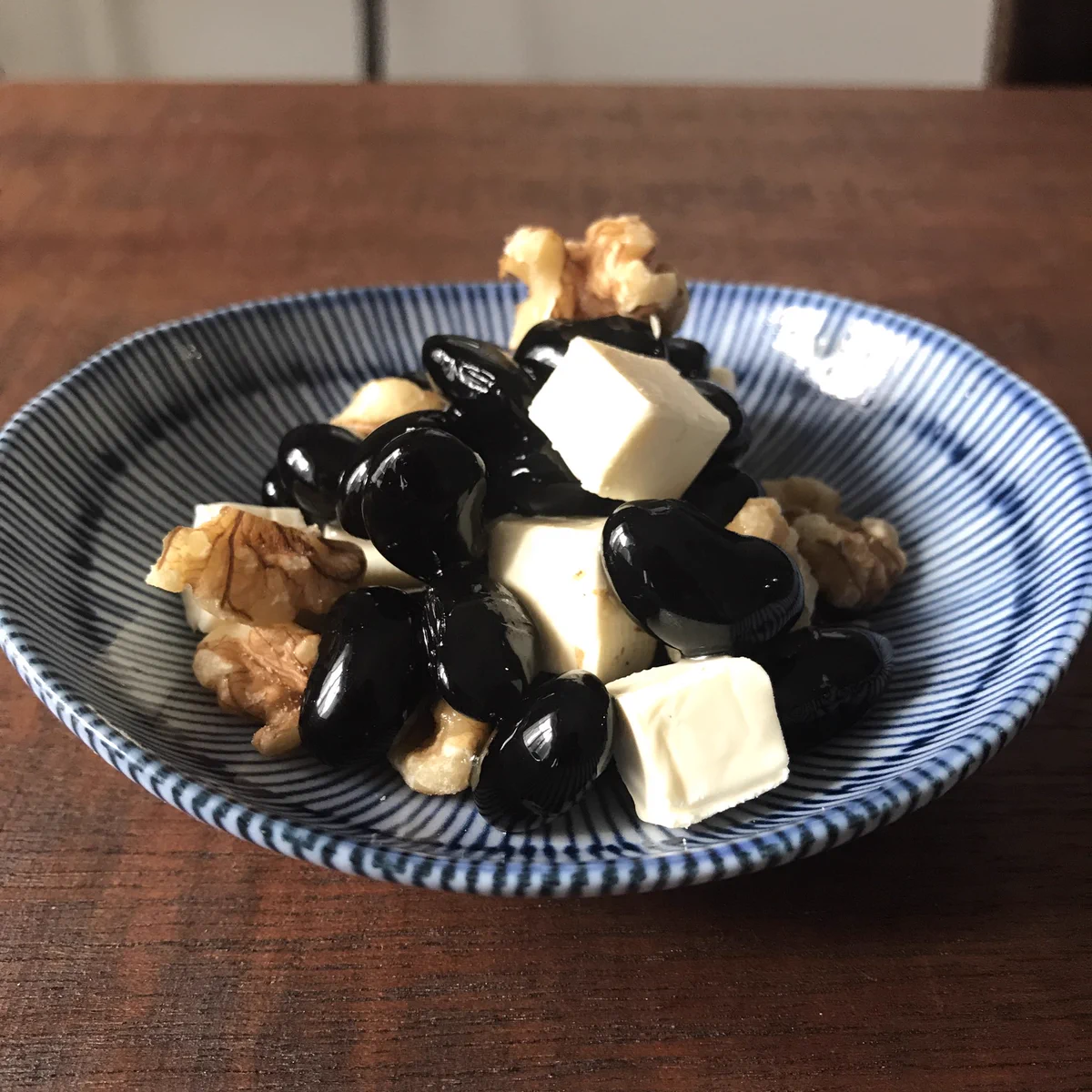 おせちにピッタリ！？黒豆はクリームチーズとクルミを合わせると美味い！
