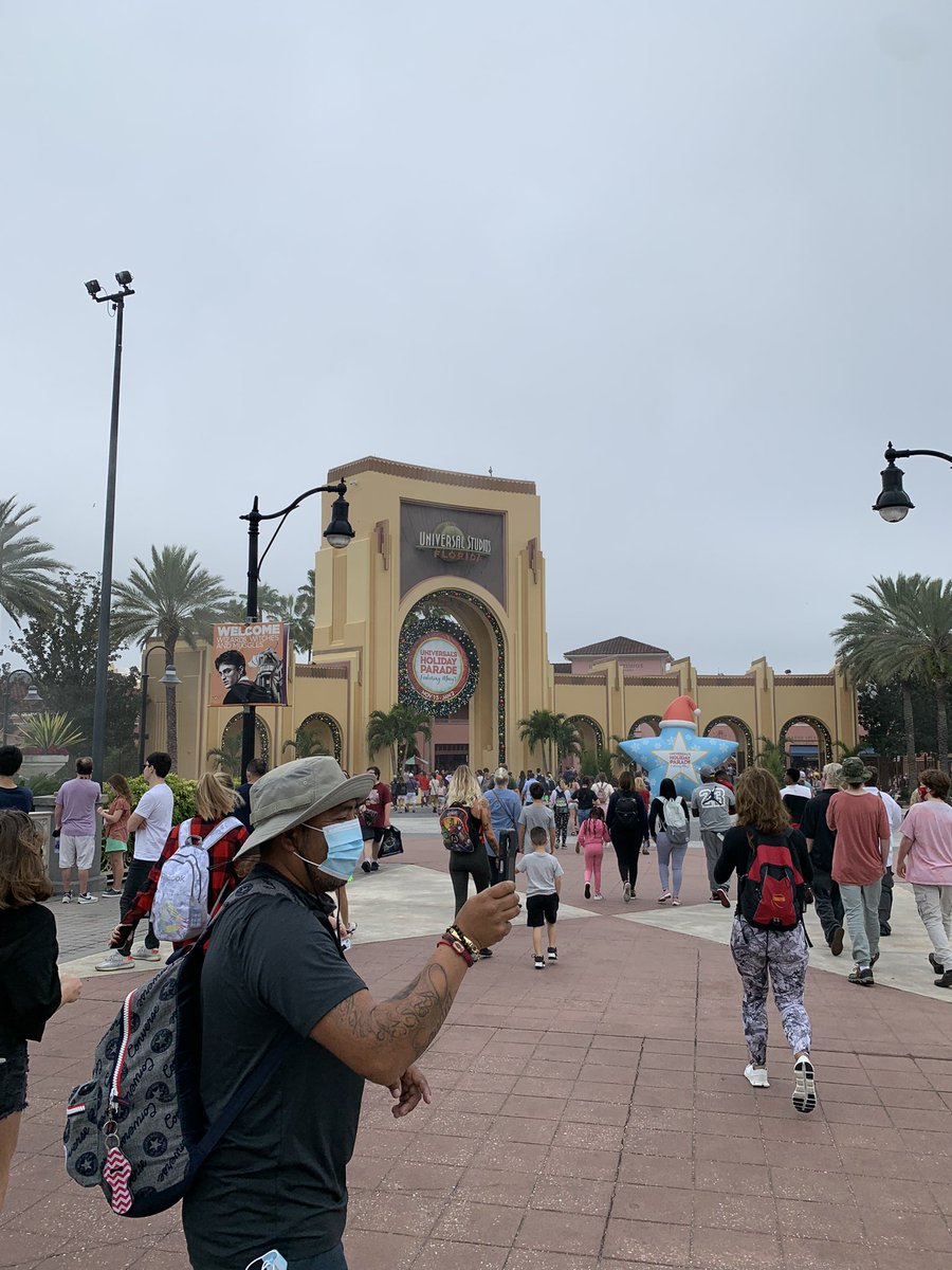 ladydevildogs's tweet photo. LDD had a blast today at Universal Studios. Head home tomorrow. Prayers for flight not to get cancelled! #LDDFamily #Mcnabbcab https://t.co/9vfTI5v56f