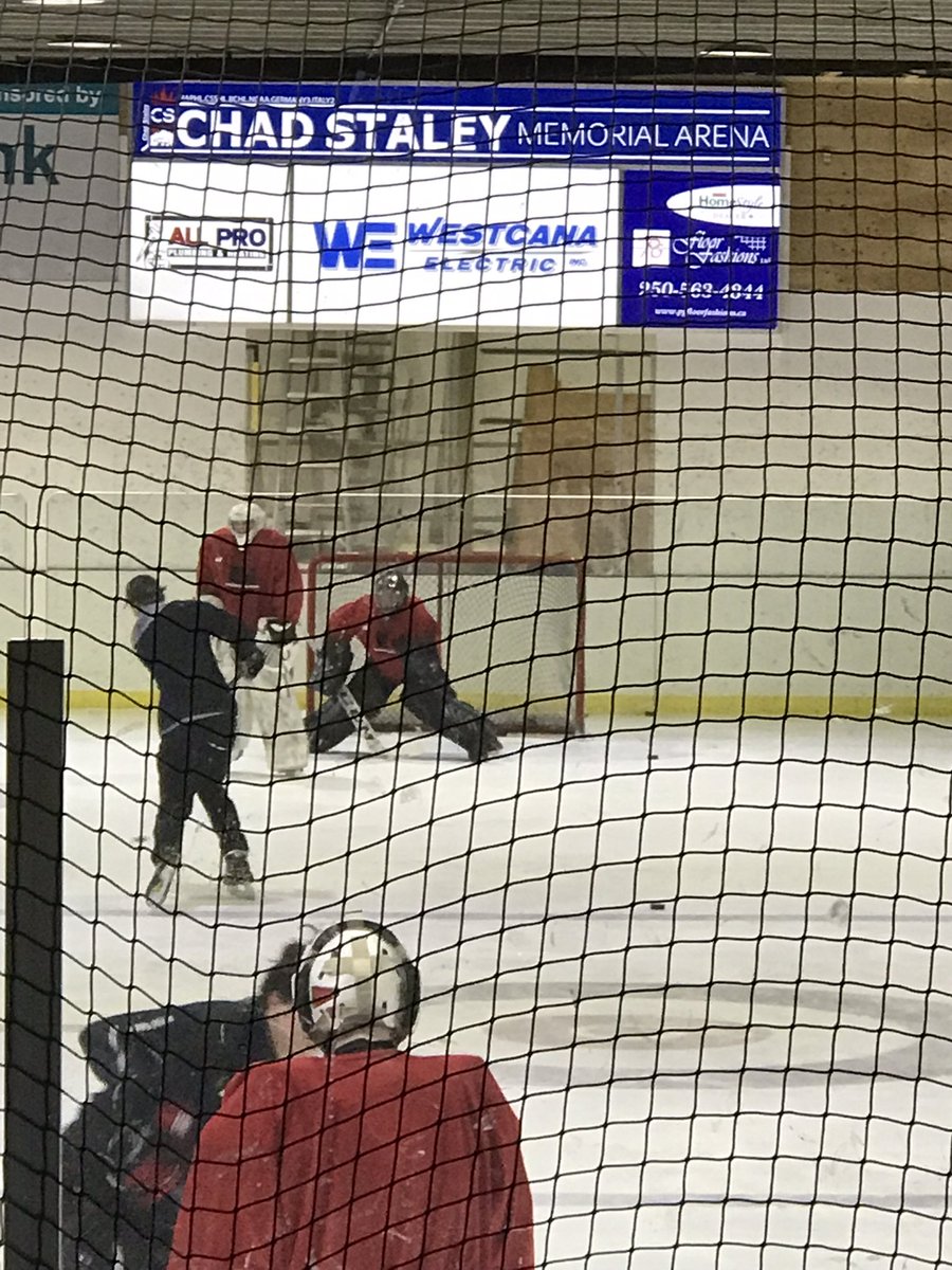 mrslaursen2's tweet photo. Christmas break and -35 🥶 for days = goaltending skills for @KalebMiller0701 with @Kjoyce30 #detailsmatter #kjgoaltending #bringon2022 https://t.co/Yza1cjPRYs
