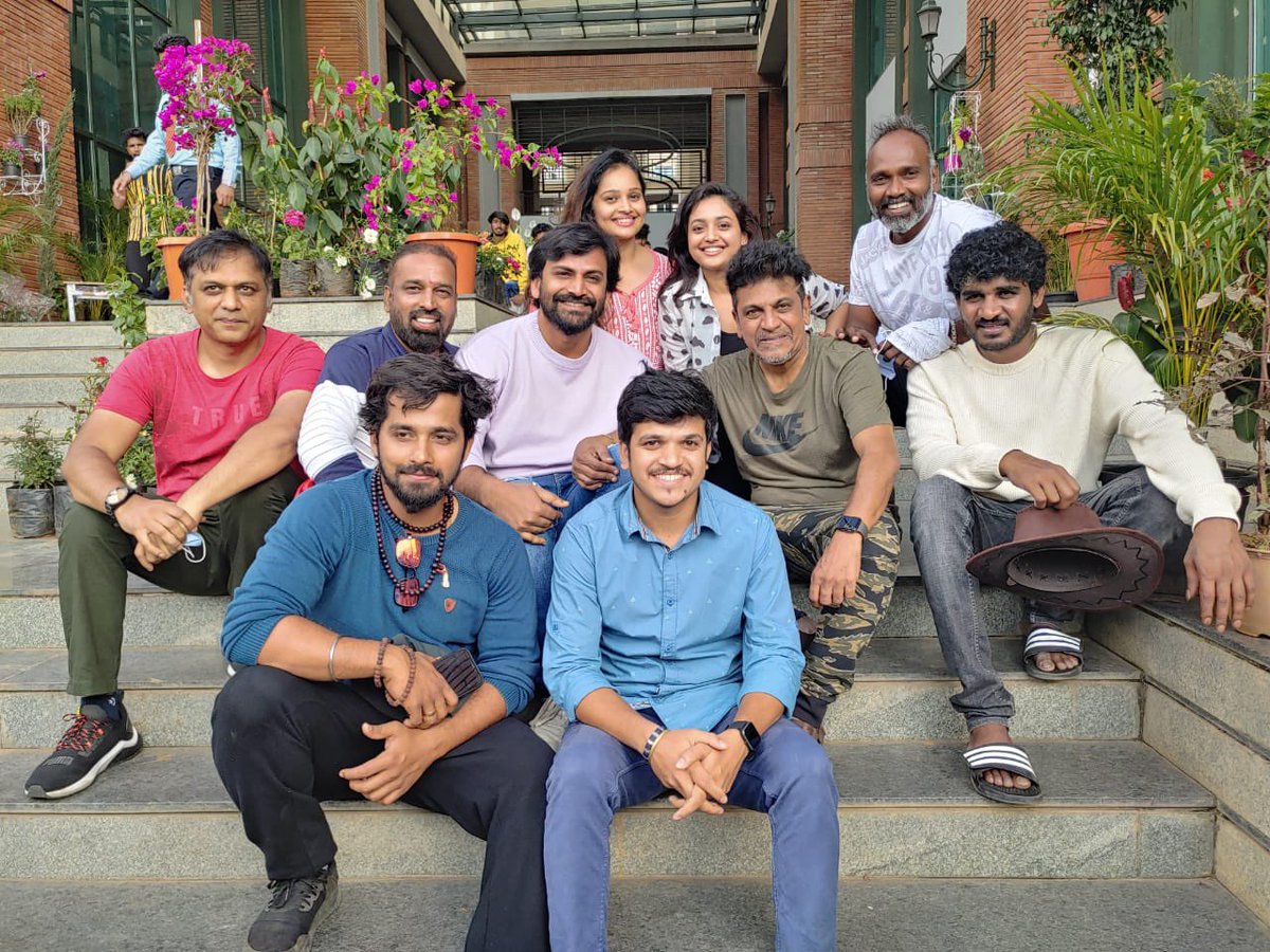 vijaymilton's tweet photo. final schedule of #bairagee @NimmaShivanna @Dhananjayaka @AmbarPruthvi @Krishnasarthaka @YashaShivakumar tnq  @IamChikkanna for the friendly appearence💐 https://t.co/opdhmnHDdm