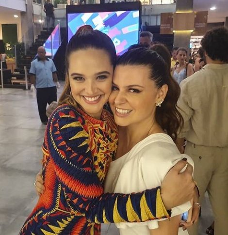 lunafurtad's tweet photo. Quem me pagou no amigo secreto foi a minha querida amiga e parceira de vida Gabi! Como eu amo ela, obrigada pelo presente especial e por todo o carinho de sempre! Te amo amiga, tenha um ano abençoado! ❤️💫 https://t.co/jsrESSN1vO