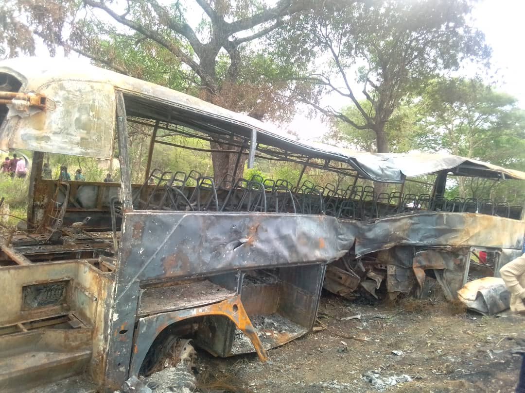 nickmangwana's tweet photo. MUTARE ROAD ACCIDENT UPDATE
30/12/21

- 7 people are still hospitalized in Mutare.
-5 females (1 in ICU)  and 2 males 
- Mr Patrick  Mutisi passed away on 29.12.21 (MHSRIP)
-1 Hospitalized in Kadoma 
Total deaths are now 6.
Minister @MhonaFelix visited the site and the sick. https://t.co/axVGsictrA