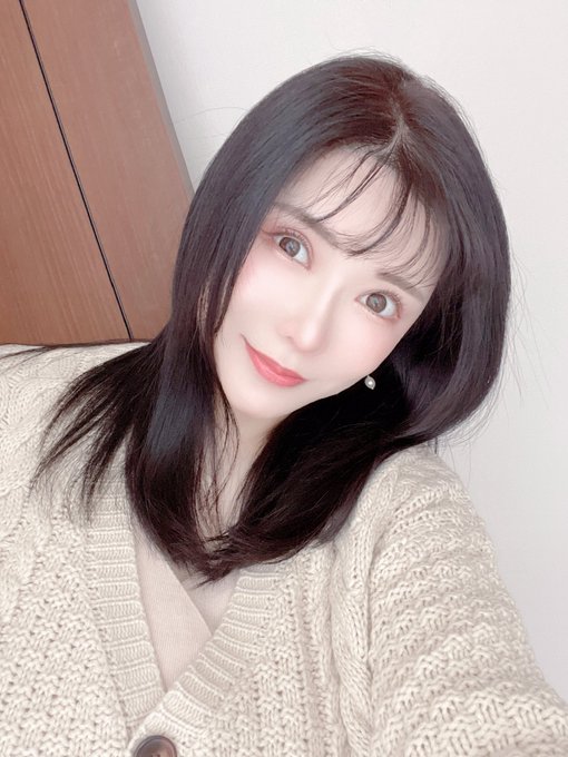 毎年恒例スポーツの友達と年越してくる！
今年もRIZIN見て応援しちゃお〜❣️
紅白も見るかなー❣️
一旦太るけど、来年の半ばからまたダイエットするから豊満な杏梨を楽しんでねーん? https://t
