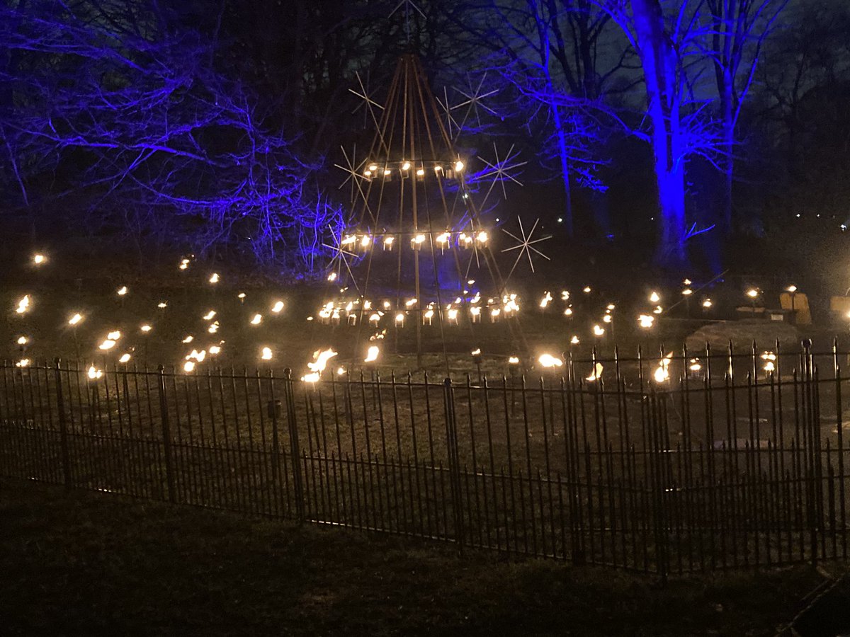 NRDCKit's tweet photo. A magical evening at @BrooklynBotanic #BBGLightscape. A reflection of the beauty and resilience of New York City. https://t.co/b8RXjiRPDU