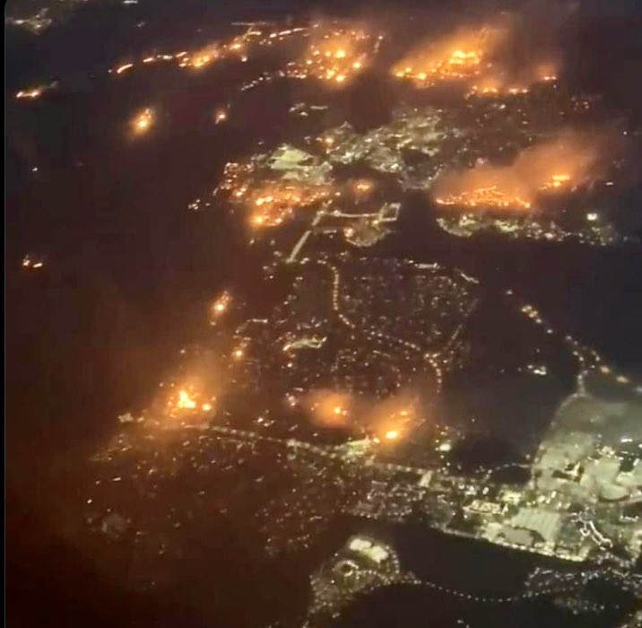 luchoguillermo2's tweet photo. To give folks outside of Colorado an idea. This isn’t in a forest, or some remote location. This is a suburb of Denver, driven by intense climate altered winds/weather. Anyone want to doubt climate change is real? While this is happening an hour and a half away? Blizzard. https://t.co/mU9VWuSoxv