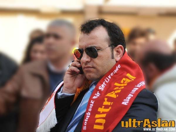 Fenerbahçe ve Beşiktaş'a şike kumpası soruşturma dosyasını hazırlayan Lokman Yanık!
"Silahlı terör örgütüne yardım", "iftira" ve "resmi belgede sahtecilik" suçlarından 161 yıl, 8 ay hapis cezası aldı!
