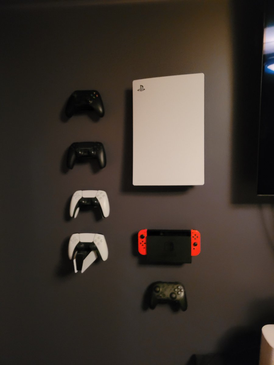 BenedictColombo's tweet photo. @HIDEitMounts Just finished installing my new Hideit mounts in my game room. Saved a bunch of space and looks amazing. Definitely recommend them. #afterHIDEit https://t.co/CE6xHo16qJ