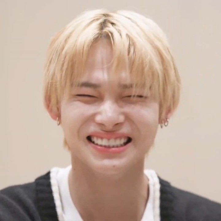 wonyunki's tweet photo. ni-ki as a yellow dinosaur 

- a thread https://t.co/rbgaDFKGAm
