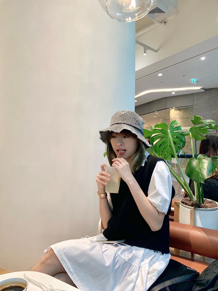 SistoryS's tweet photo. Thankyou 2021 
See you in 2022 ✨💖
Happy new year in advanced 😂🥳 https://t.co/yXHXEEZ5VM