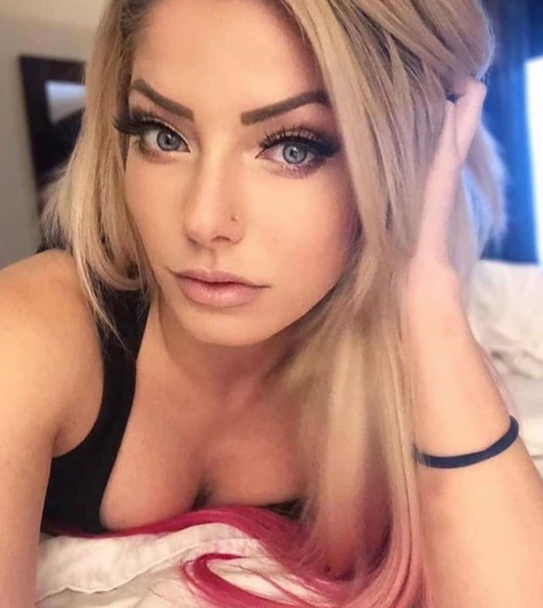 Alexa Bliss ( Fake) (@HellOfABliss)  X