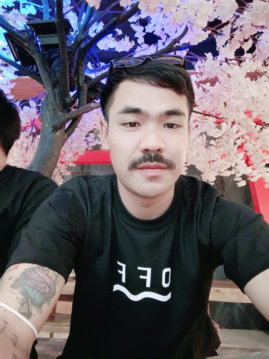 mos_cross's tweet photo. ค่าตัว1500 พี่ว่าไง #ช่วยมารุมเราที https://t.co/wdx0rOCP7D