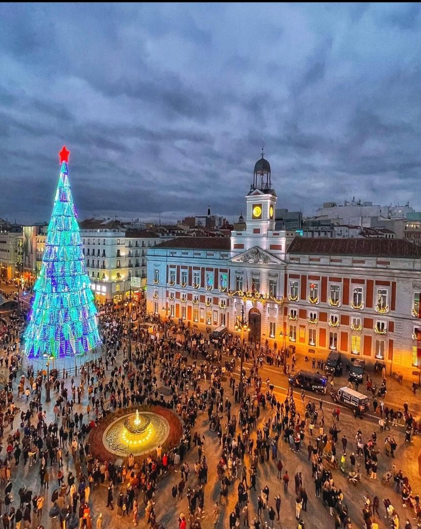 maferrer99's tweet photo. #PuertaDelSol #Madrid 🇪🇦 https://t.co/ZLFzJQkb6D