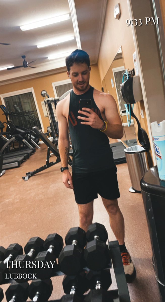 alukehorn's tweet photo. Day 4 - shoulders &amp; tris 🤙🏼 #Accountability https://t.co/JpZaJhPGjk
