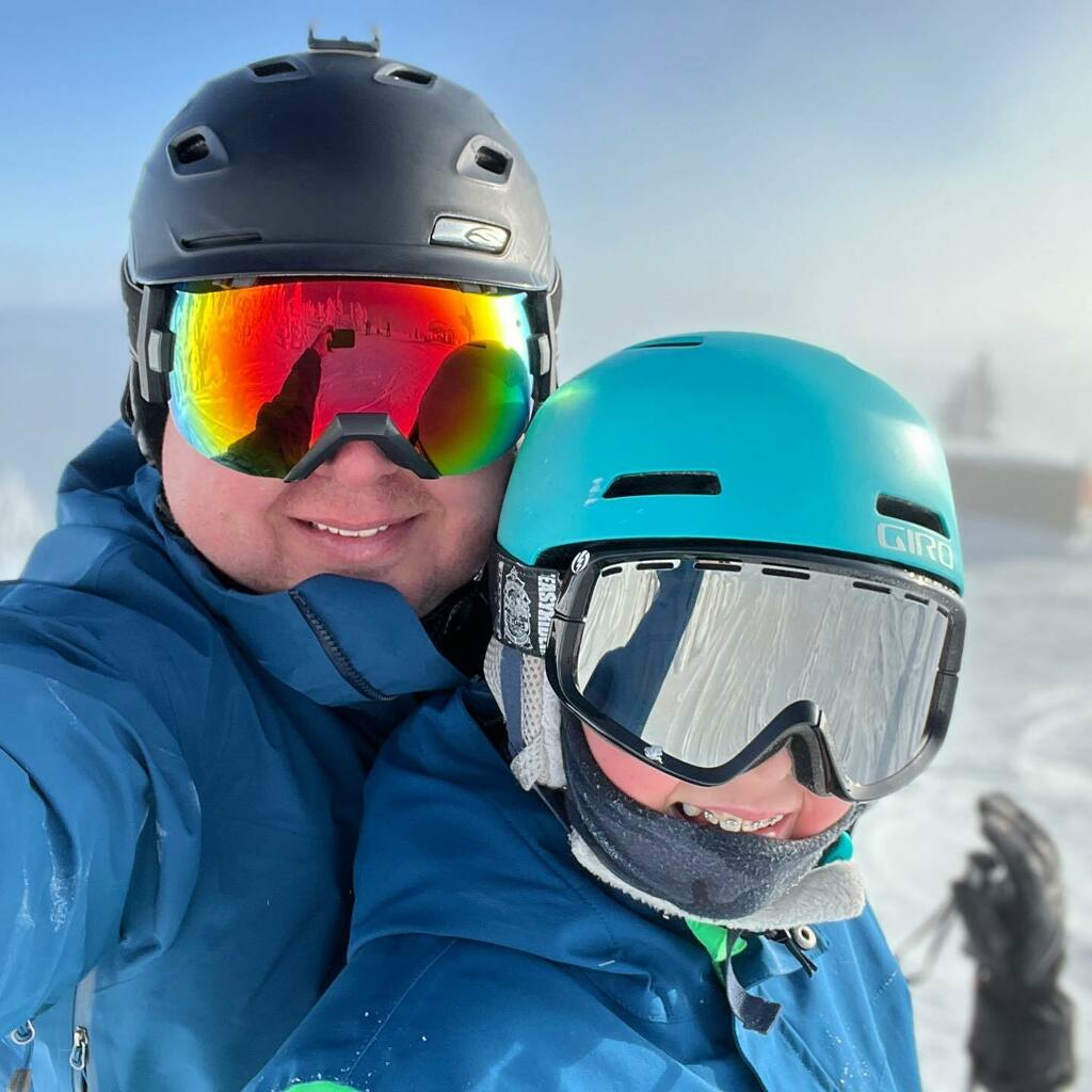 ItsChrisElder's tweet photo. Felt real good to be on skis with this dude today. https://t.co/TzpATikju2 https://t.co/OPR1ELQAKs