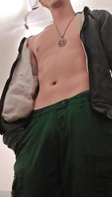 getting ready for work on NYE https://t.co/a1EMdWCXQf