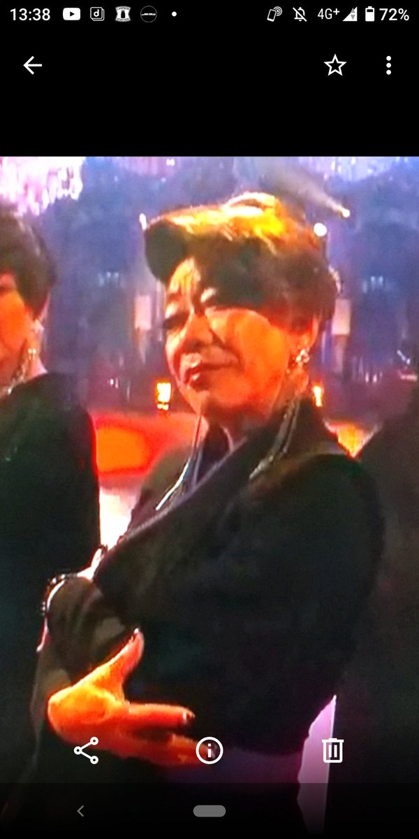 InochiMoomin's tweet image. #FNS歌謡祭2021 
#木梨憲武
FNS歌謡祭 木梨憲武
こういう時のノリさんの体の動き、止めは絵になるので見入る♪
大谷翔平や新庄剛志しかり。
どれも書道や絵画の造形美、優れたデザインを見るような喜びがある。どこを切っても絵になるのは本人の資質もあるし、プロカメラマンのセンスや腕のおかげも♪