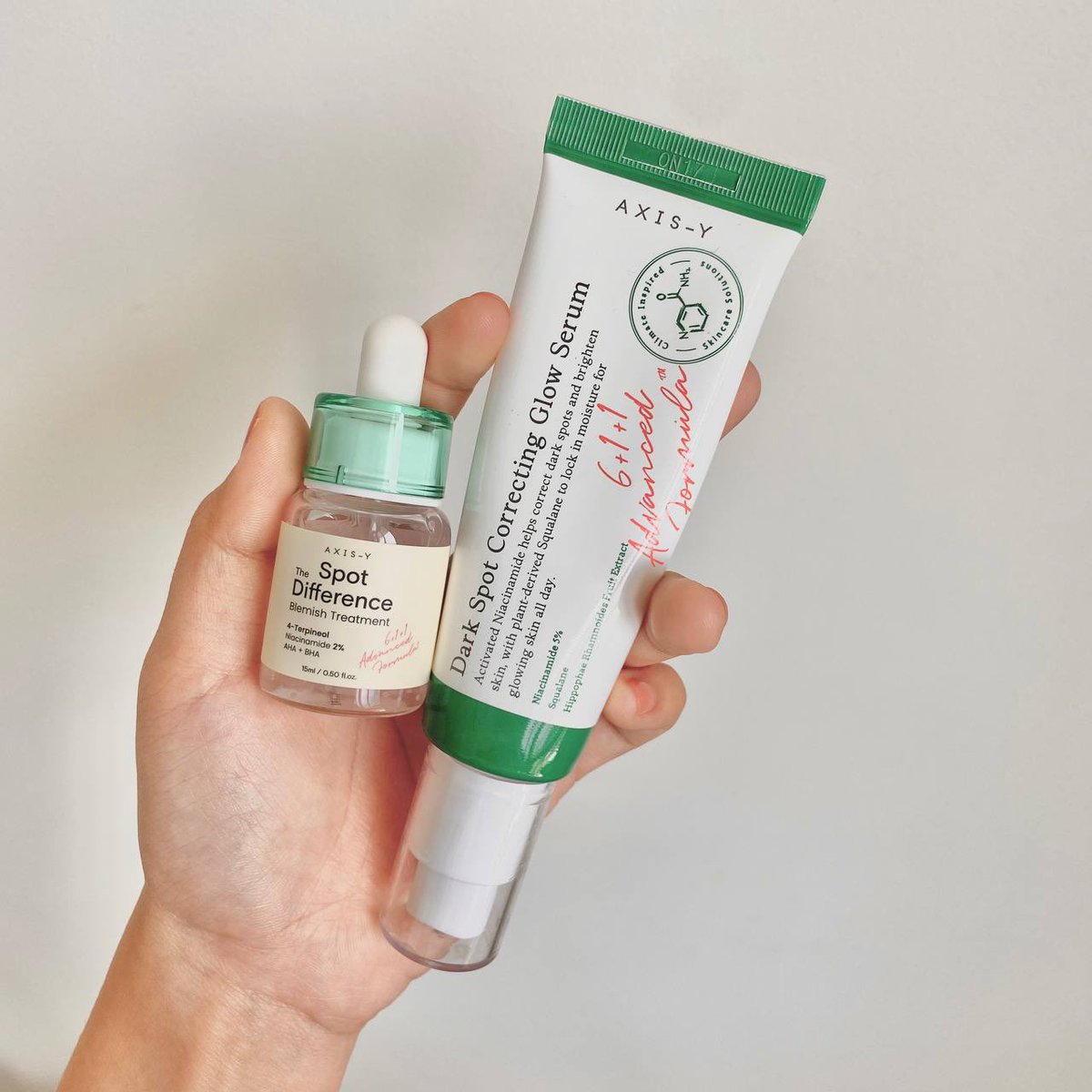 theiceraf's tweet photo. Sampai bila bila aku takkan menyesal try benda ni, dulu benda viral mana aku pernah tapi serum ni memang hantu betul. kalau aku, tahu mmg taklah aku habis beratus tetiap bulan beli benda yang tak function 😭 https://t.co/CaHhT784ge