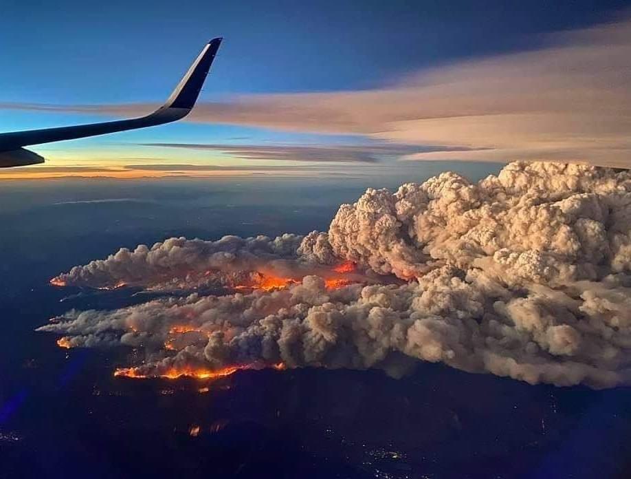 This pic of the #boulderfire is insane ☹️