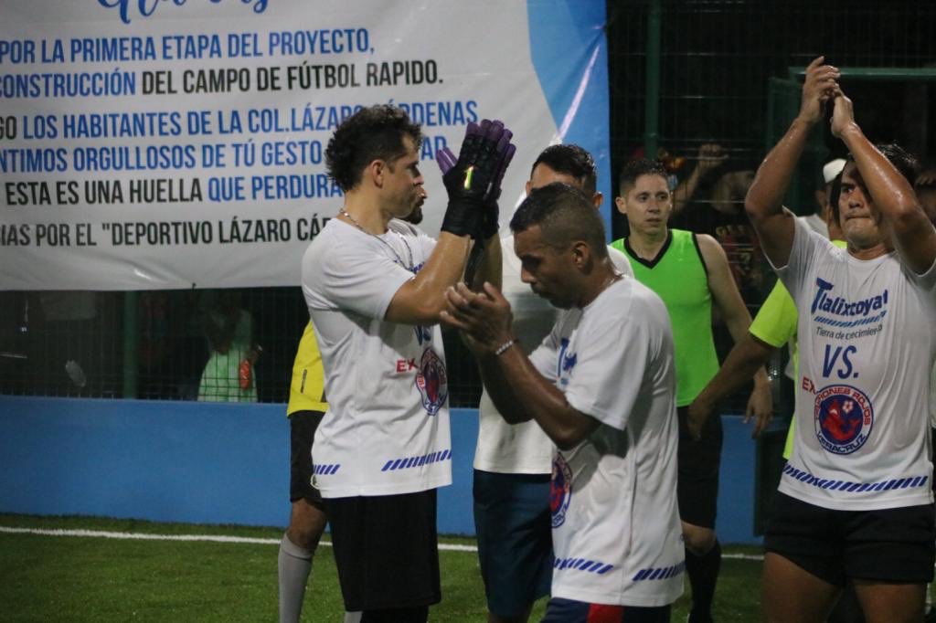 Buena cascarita en piedras negras , gracias a toda la gente por el recibimiento fue un gusto estar con ustedes , un poco raro fut 5 pero divertido 😊