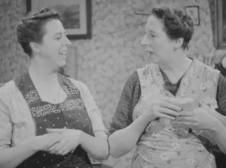 TalkingPicsTV's tweet photo. Wartime laughs with #ElsieWaters #DorisWaters as GERT &amp; DAISY CLEAN UP (1942) 6am #TPTVsubtitles https://t.co/oc7fefBTeO