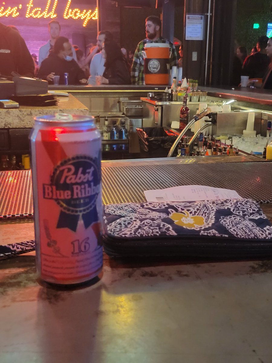 dbashin's tweet photo. #pbr #classy #missinganimal @scrapple97 https://t.co/lcFsvmEqYi