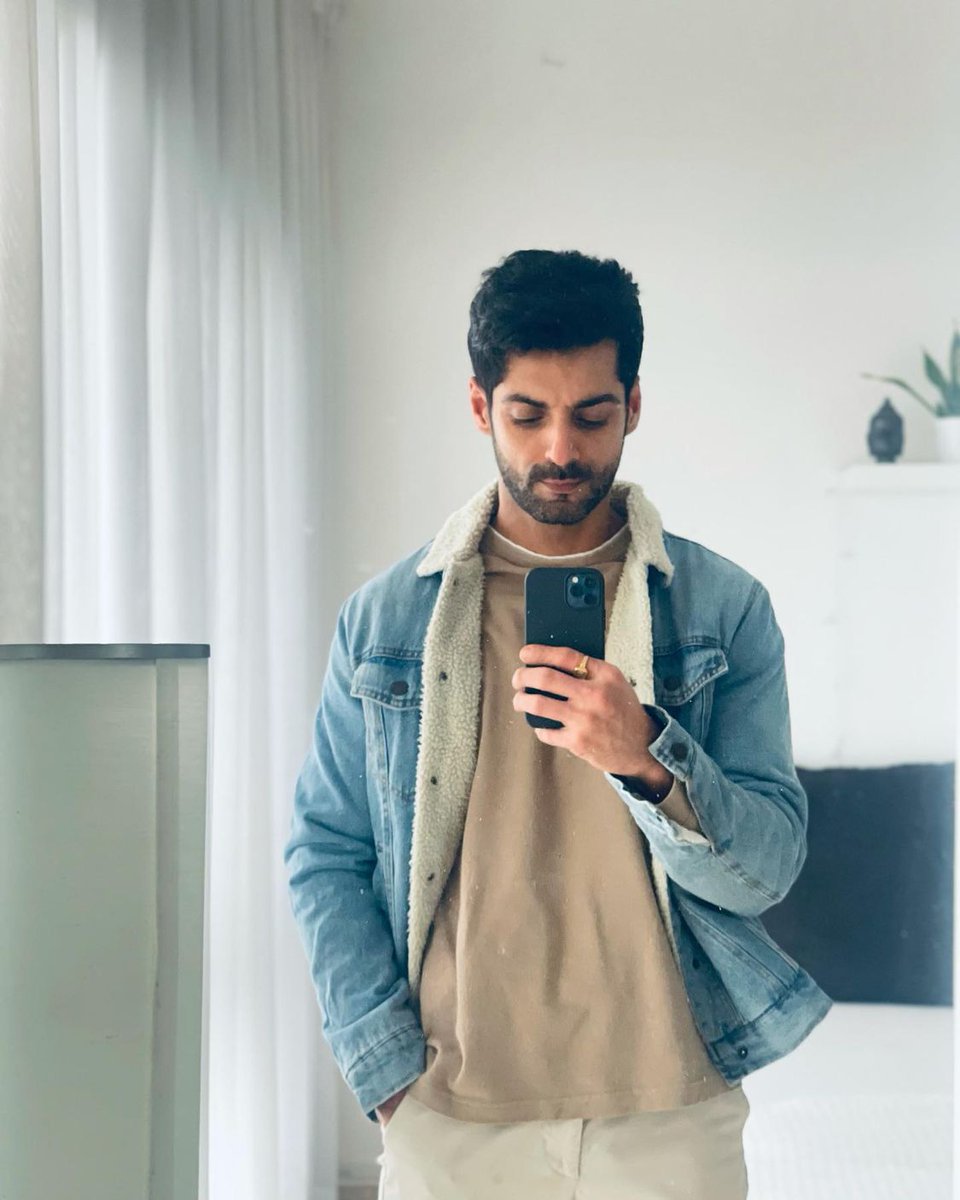 KaranWahiFans's tweet photo. To Being Better To More Learnings To Growing a Little More Have a Great New year Everyone
Be Safe..See u next year…#2021 https://t.co/AIA1ZS1HJU