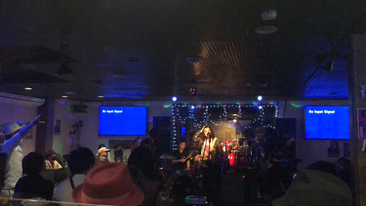 live_maman's tweet photo. 26日 ママンにて
DURANライブ 
大盛況、満員御礼にて終了しました。歳忘れという事もありまして皆様おおいに盛り上がって頂き楽しい時間を共有する事ができました。
又　来年も宜しくお願いいたします。良いお年をお迎え下さい😍 https://t.co/0Fpr4ALHF5