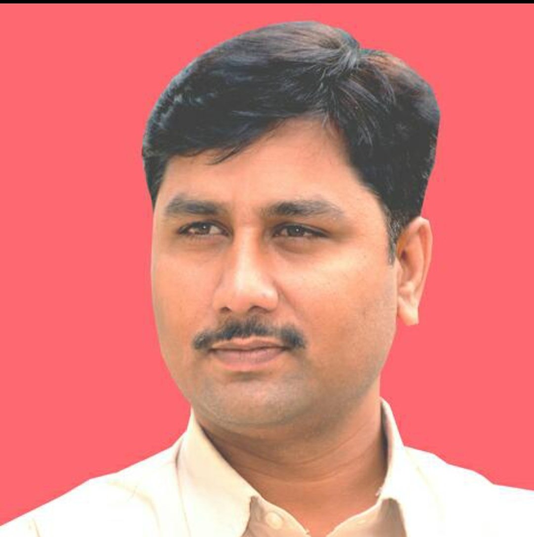 vikasarm's tweet photo. आपल्या कामात अतिशय तत्पर, प्रामाणिक आणि अत्यंत मेहनती, दांडगा जनसंपर्क आणि उत्कृष्ट लेखणी असलेले आमचे मालेगाव येथील जिल्हा माहिती कार्यालयाचे सहकारी मनोहर पाटील यांचे दुःखद निधन मनाला चटका लावणारे आहे.   #भावपूर्णश्रद्धांजली! https://t.co/ANQPJ2olf9