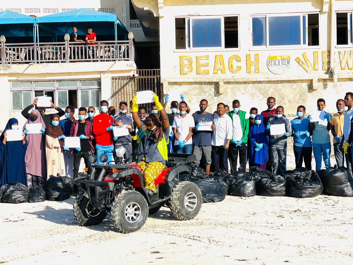 Dryasmin252's tweet photo. Very excited to contribute this noble youth led initiative of volunteerism.
#Fridaybeachcleanup #CleanYourCity #ClimateAction #ClimateJustice
Thank you friends @HusseinIyaye @AbdisatarArabow Guys you really make us proud.
Schools/universities must a civic education course. https://t.co/LBNkEbCJDj