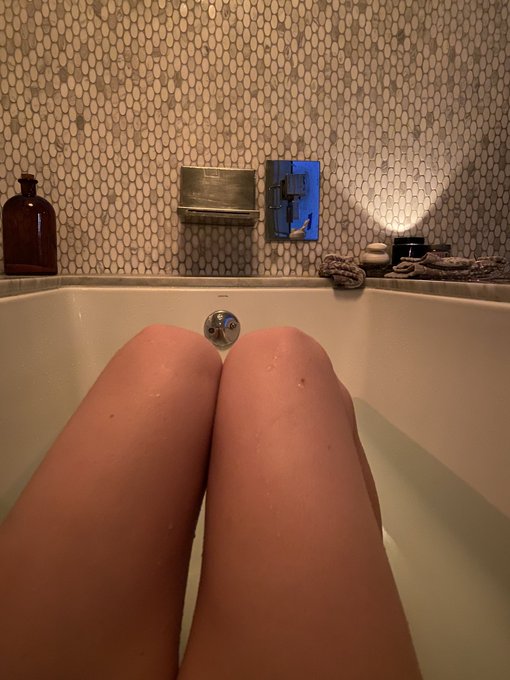 My sweet man @LazFyre gave me a massage &amp; drew me a bath. I&rsquo;m one lucky lady. https://t.co/fKbtqwl7e<a href="/tag/redhead"class="tags"><span>#redhead</span></a><a href="/tag/panties"class="tags"><span>#panties</span></a><a href="/tag/teacherfetish"class="tags"><span>#teacherfetish</span></a>