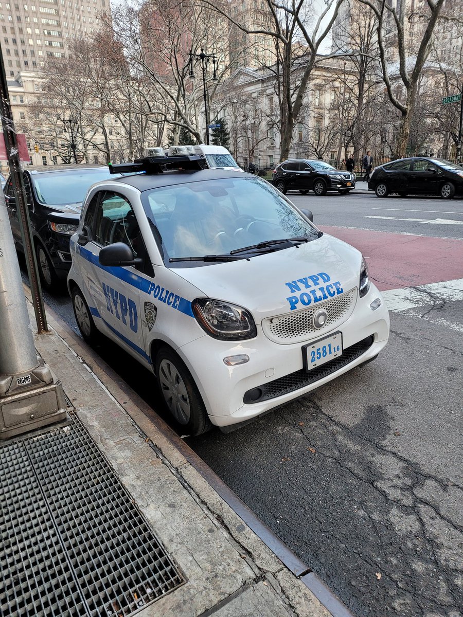 CaptNathan's tweet photo. I'm used on seeing big Chevy Tahoe and Ford Explorers as cop cars, not this!
#copcars #polise #NewYorkCity https://t.co/g1jPTjRxRa