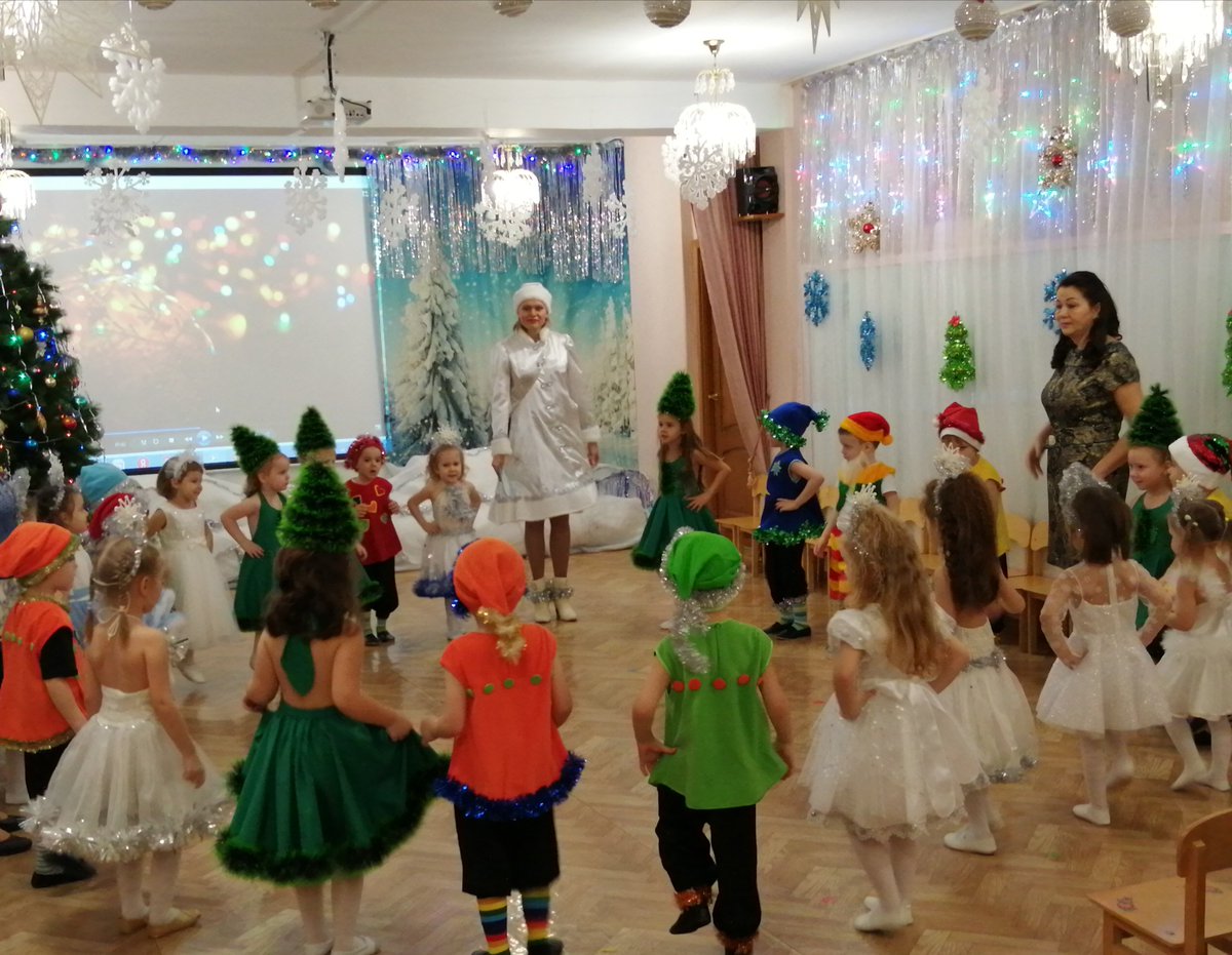ds375samara's tweet photo. Наш детский сад погрузился в сказку от разнообразия новогодних историй и приключений! Праздничная неделя оказалась очень душевной, вол��ебной и запоминающейся. С Новым годом! Здоровья! Тепла! Добра! https://t.co/JAniIgr1xK