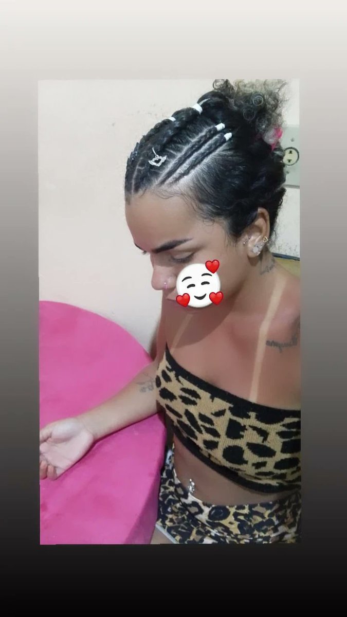 LoiraSurtada01's tweet photo. Minha trancista nunca erra, última trança do Ano 😻 #DoNatal ✨❤️‍🔥 https://t.co/yvoP2KlSsV