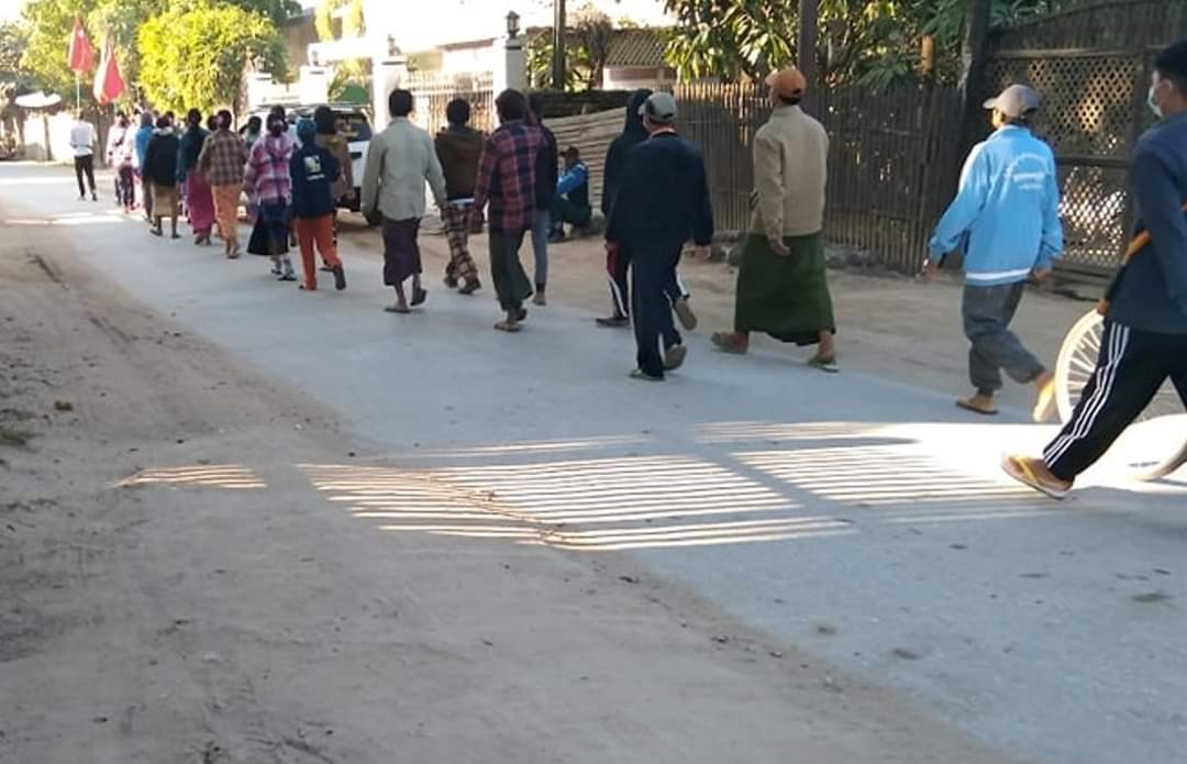 Anti-coup revolutionary strike in a village from Sagaing's Shwebo as a daily basis and in support of <a href="/NUGMyanmar/">National Unity Government Myanmar</a> government. 🪧  #Dec31Coup #WhatsHappeningInMyanmar #FederalDemocracyNewYear2022