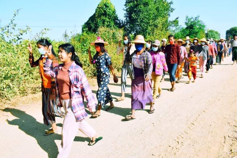 Anti-coup multi-villages revolutionary coalition strike in Sagaing Region as 296th day without a day off. 🪧  #Dec31Coup #WhatsHappeningInMyanmar #FederalDemocracyNewYear2022