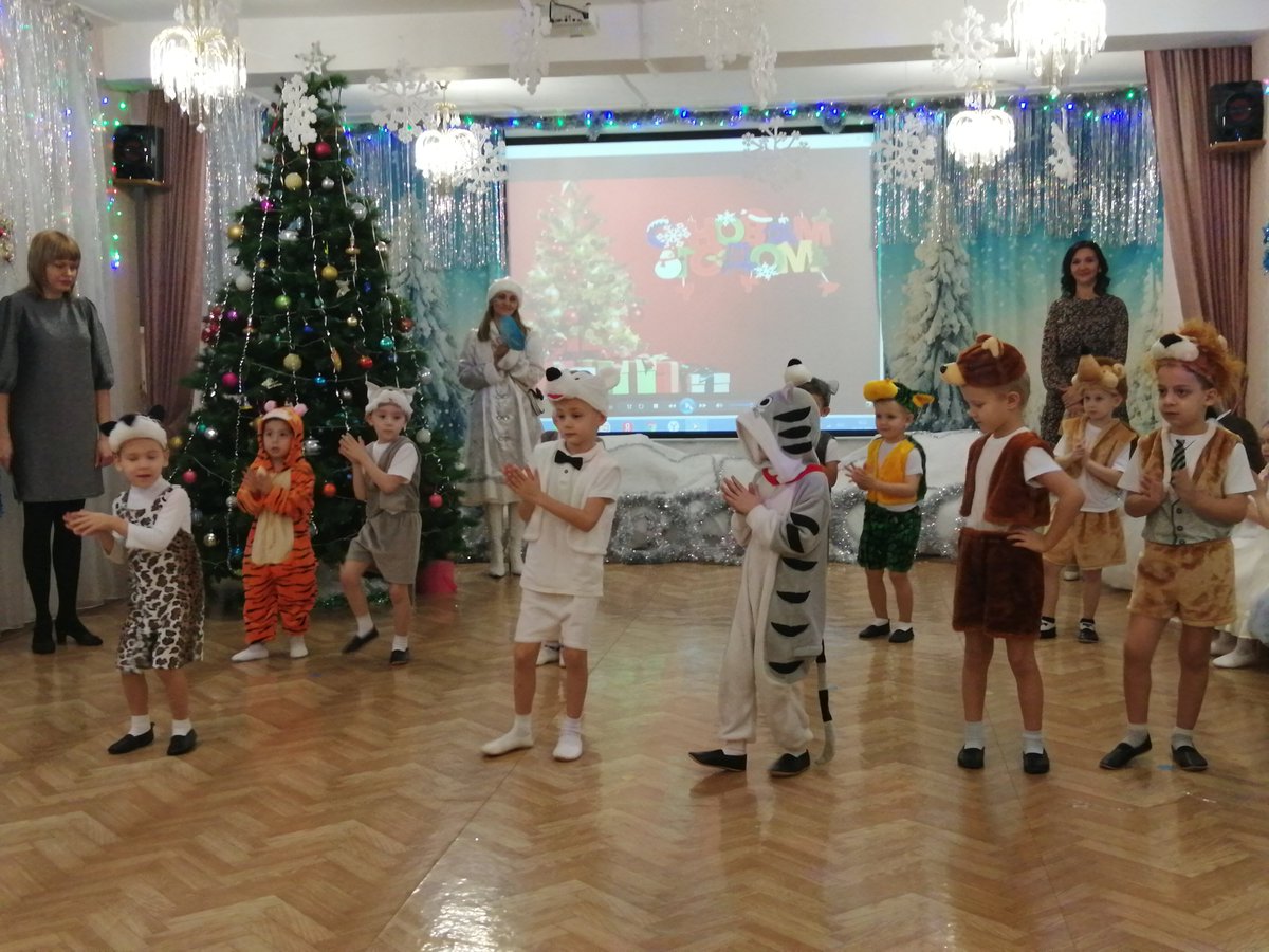 ds375samara's tweet photo. Наш детский сад погрузился в сказку от разнообразия новогодних историй и приключений! Праздничная неделя оказалась очень душевной, вол��ебной и запоминающейся. С Новым годом! Здоровья! Тепла! Добра! https://t.co/JAniIgr1xK