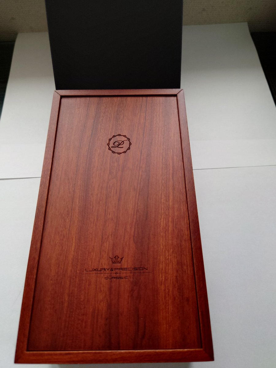 Yohji_N's tweet photo. 今年最後に念願の…念願のプレイヤーをお迎えしました。
試聴出来るお店がなくて物凄く迷ったけど以前聴いたP6proの衝撃と声向けという好みのチューニングを信じつつ、悩みつつ購入。
すぐ発送して下さった店舗に感謝
付属しないと思ってたレザーケースもついてきて嬉しいです。
#p6pro gray obsidian https://t.co/qNsa5rnrdN