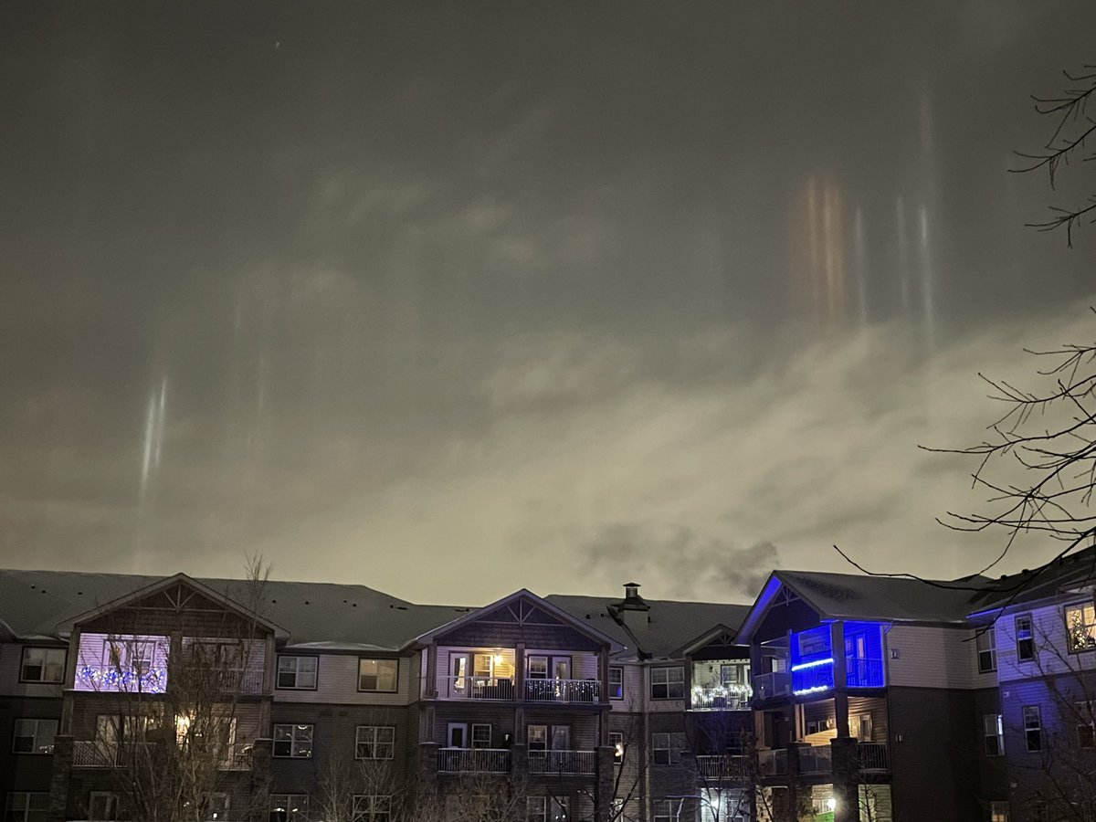 Light pillars out in Calgary right now! <a href="/weathernetwork/">The Weather Network</a>