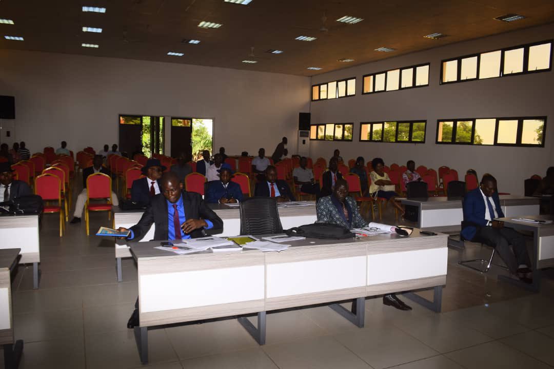 Les #députés provinciaux du Tanganyika ont tenu la dernière plénière le mardi 28 Decembre 2021.  
Ils ont adopté le rapport sur la gestion #financière de bureau et celui de la commission Ecofin sur l'édit budgétaires rectificatif 2021, l'édit budgétaire et  budget #province