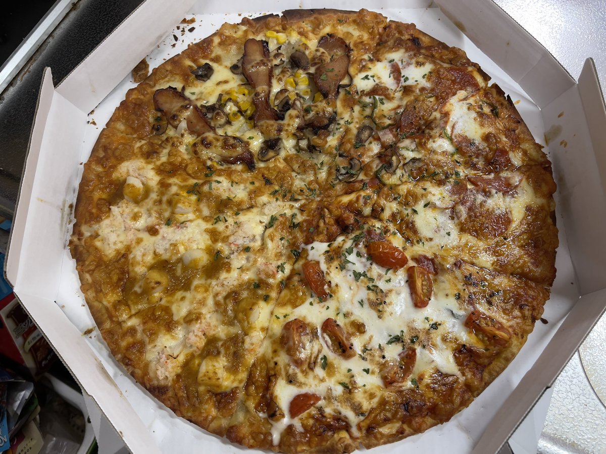 kana_cat's tweet photo. たった今、大晦日の遅い昼食終わりました。もう、お腹いっぱい！夕食まで少し動かなけりゃおなか減りそうじゃない！（苦笑）。 https://t.co/4vV15U4NXu