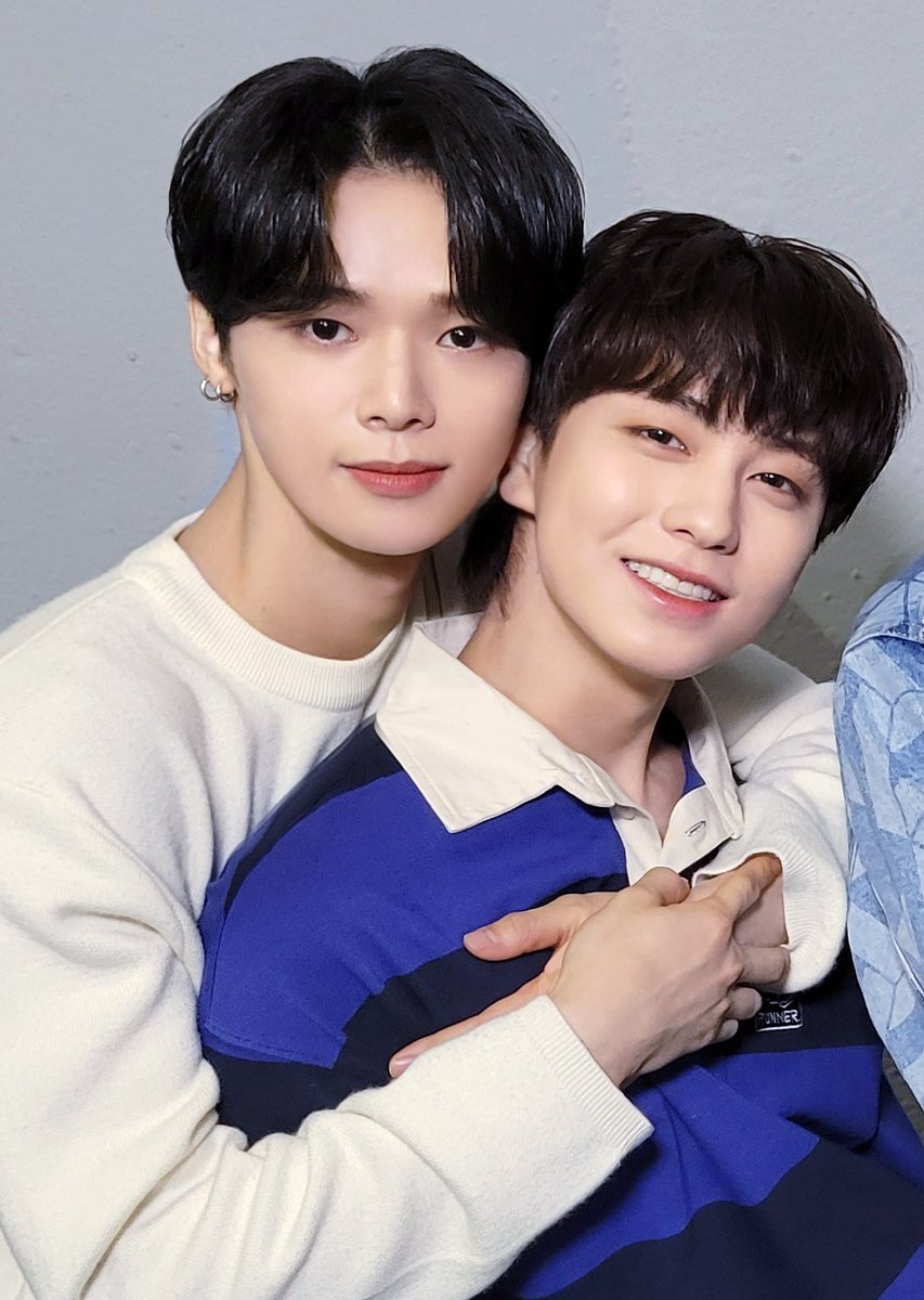 yomkyunjin's tweet photo. 2020                  |               2021 https://t.co/iKtLXn9OHp