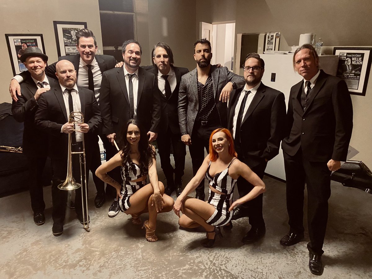 Looking forward to NYE with this crew! 12/31/21 <a href="/redrockcasino/">Red Rock Casino Resort & Spa Las Vegas</a> 9 pm - 1 am. Come bring in 2022 with us!
#frankyperez #fxp #bigband #nye2022 #lasvegas <a href="/FrankyPerez/">Franky Perez</a>