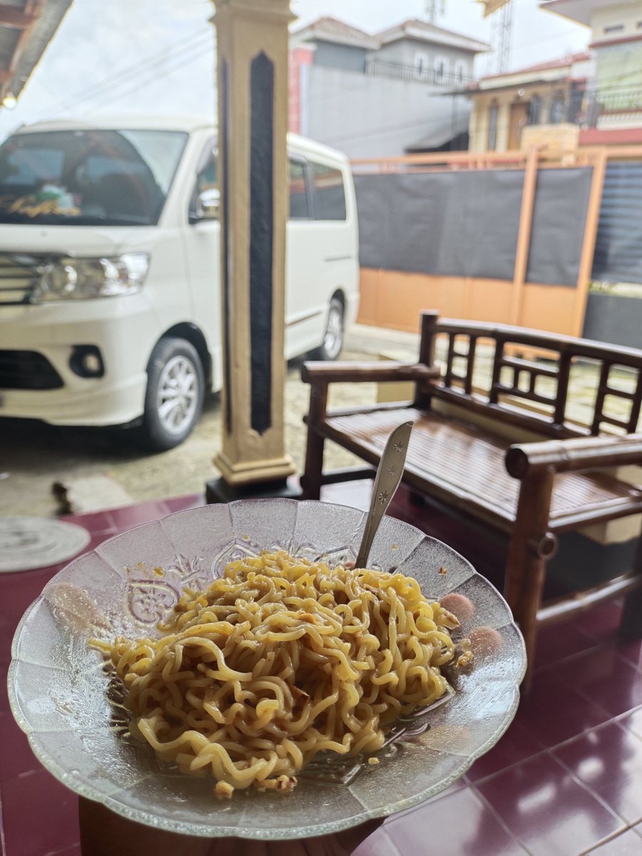 Yusufujank's tweet photo. Baru bangun sarapan anjing bego tolol eh udah laper lagi https://t.co/dU0jEwxRRa