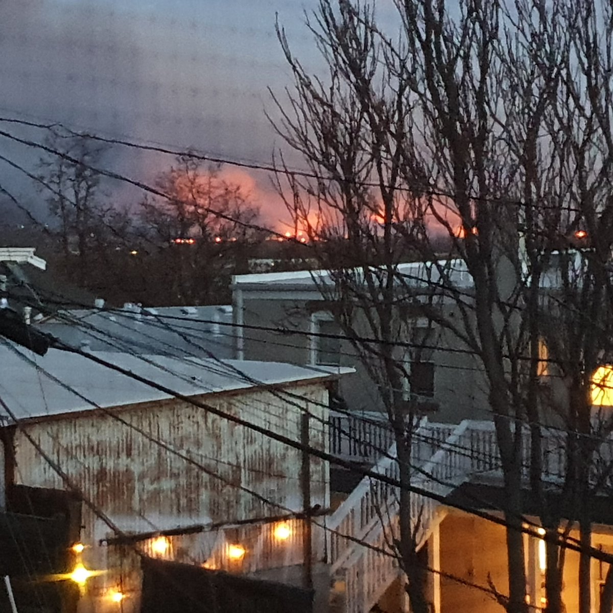 eloise_bh's tweet image. Fires from Boulder County
Nb: pictures taken from my window