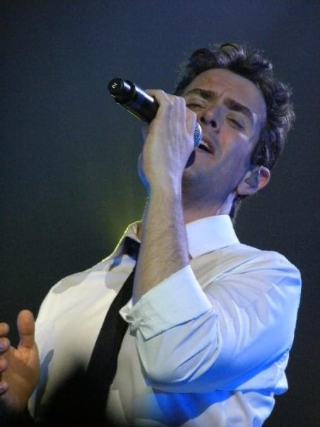 ResidentWebbie's tweet photo. @joeymcintyre Happy birthday to one of my favorite guys! Pics from 2009 when I was second row :) best time ever! https://t.co/PJwTMqjVlE