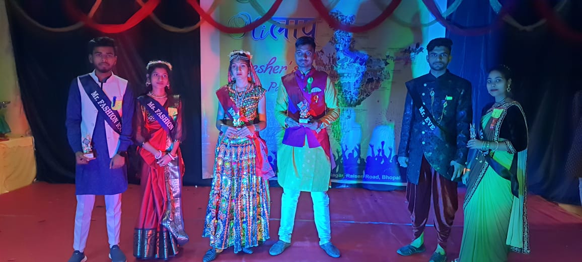 NRIGroupIndia's tweet image. On 28th December 2021, NRI Institute of Research &amp;amp; Technology (NIRT) Has Celebrated Fresher&apos;s Party 2021 With Full Excitement. 

#FreshersParty2021 #FreshersParty #Freshers #NIRT #BTech #Engineering #BTechCollege #EngineeringCollege #BestBTechCollege #BestEngineeringCollege