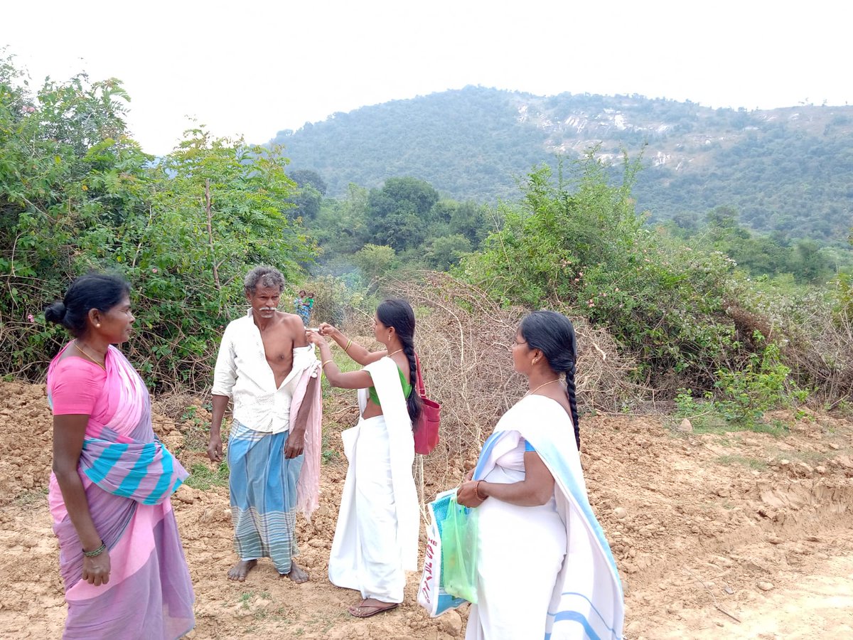 Dhanisvith's tweet photo. Covid Vaccination for Tribals in Andhra Pradesh
#CMYSJagan #APFightsCorona #VaccinationDriveInAP https://t.co/LKvqJLrPmN