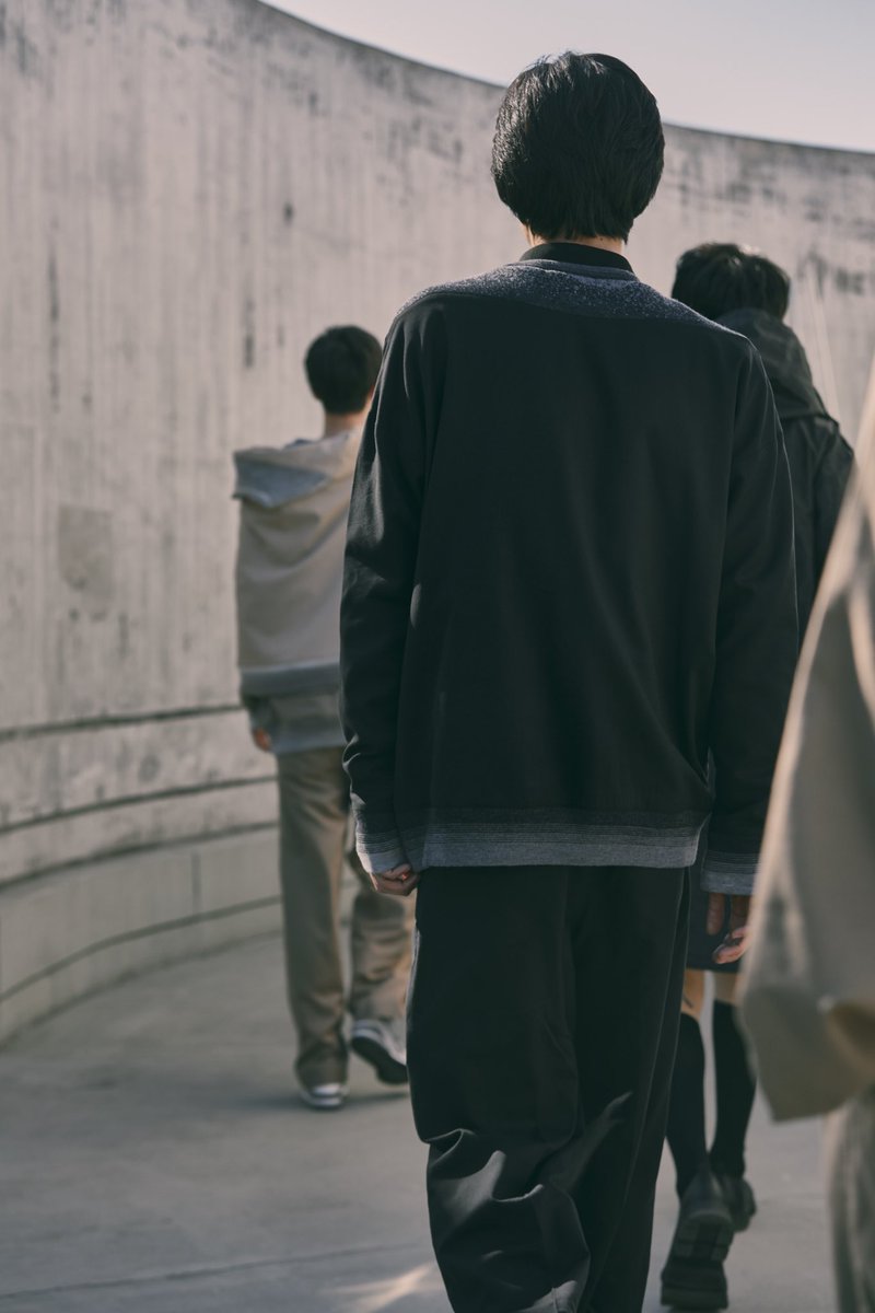 TAISUKE_KOHJI's tweet photo. KoH T's Fall Winter 2021-22 collection at NY Fashion Week.
JACQUARD KNIT COTTON TENCEL SWEATSHIRT
この後ろからのルック!
@KoH_T_official
#KoHT #newyorkfashionweek #Knit https://t.co/vQqUmFy6aB